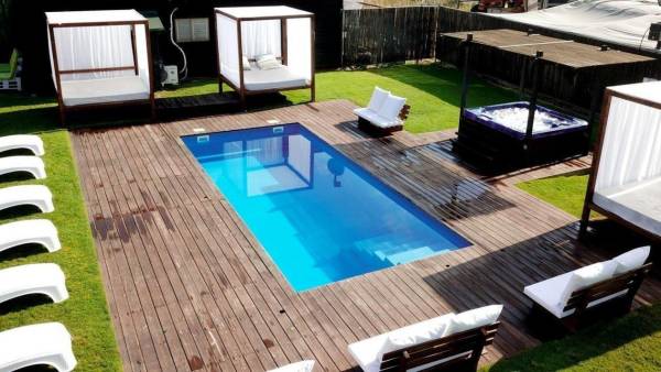 וילה אגם בטבע - בריכה חיצונית וילה אגם בטבע - בריכה חיצונית