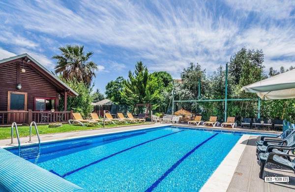 אחוזת גבי בקצה היער