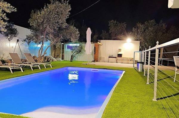 אחוזת שדות מיכה בריכת שחייה