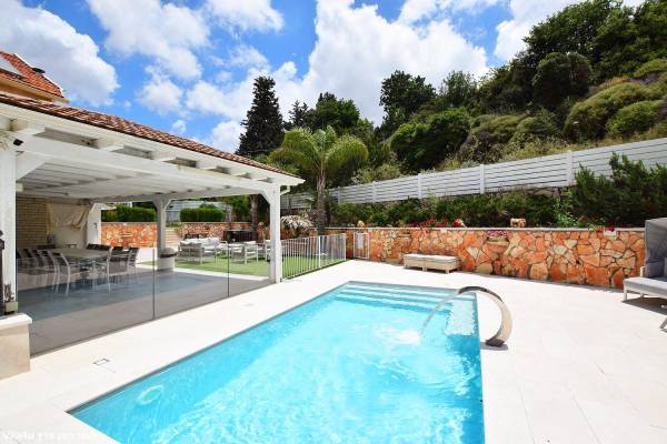 וילה במצפה  - המתח החיצוני