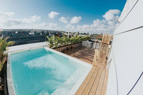 חוגגים בסטייל - מתחם גג לאירועים עם בריכה