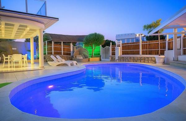 וילה גל - הבריכה והוילה וילה גל - הבריכה והוילה