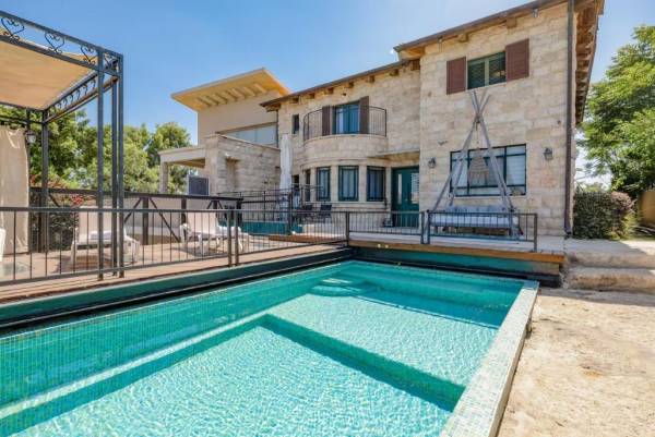 אחוזת בלו ביי נתניה - Blue Bay Mansion