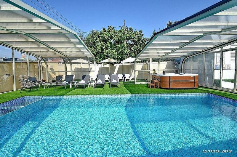 פנינה במטע בריכה וגקוזי ספא